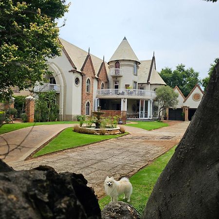 Castle Home Centurion Extérieur photo